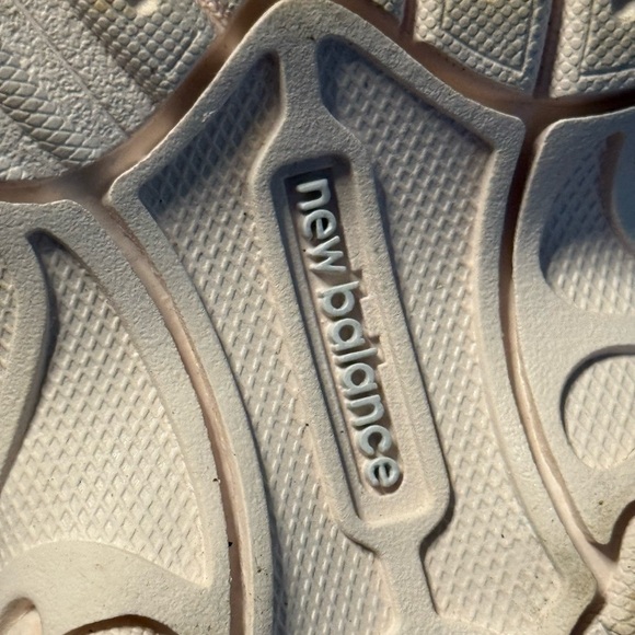 New Balance Pink Sneakers for Comfort and Performance - Picture 8 of 8